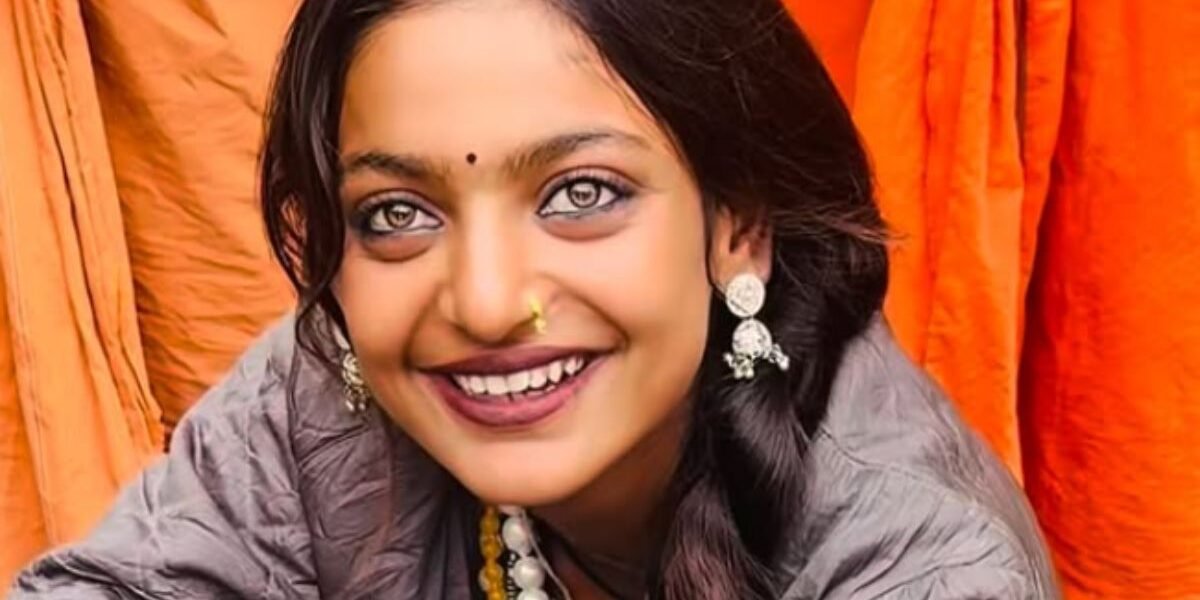 Monalisa’s Kerala Adventure: How Her First Flight Led to a Viral Malayalam Moment!